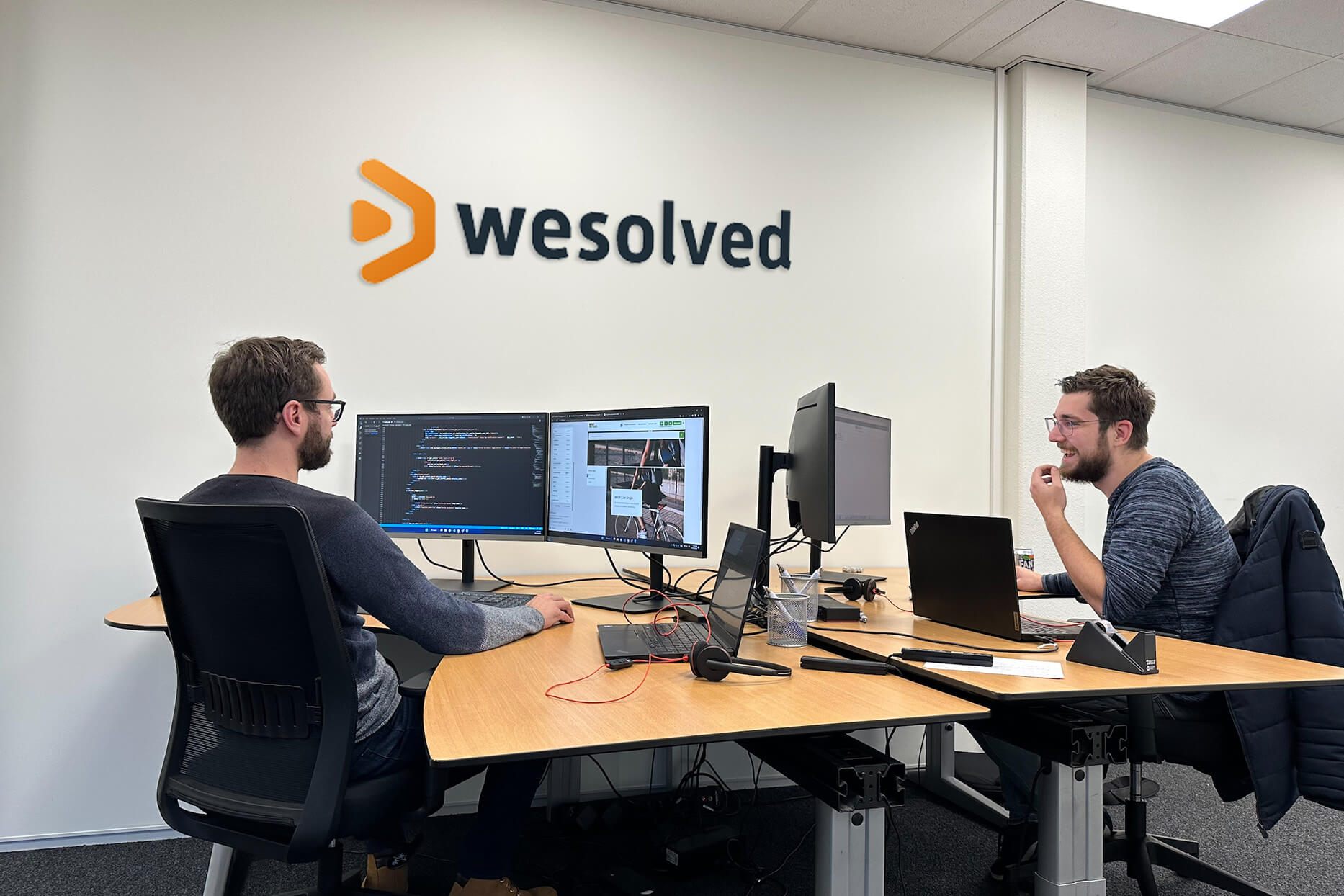 Odoo-specialisten van WeSolved aan het werk op het kantoor in Limburg
